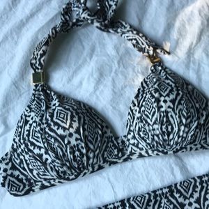 VICTORIA’S SECRET Black White Padded Bikini Top